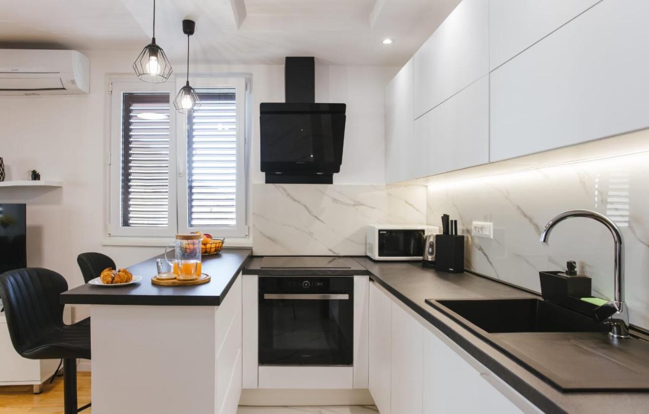Apartment Bozic Омиш Экстерьер фото